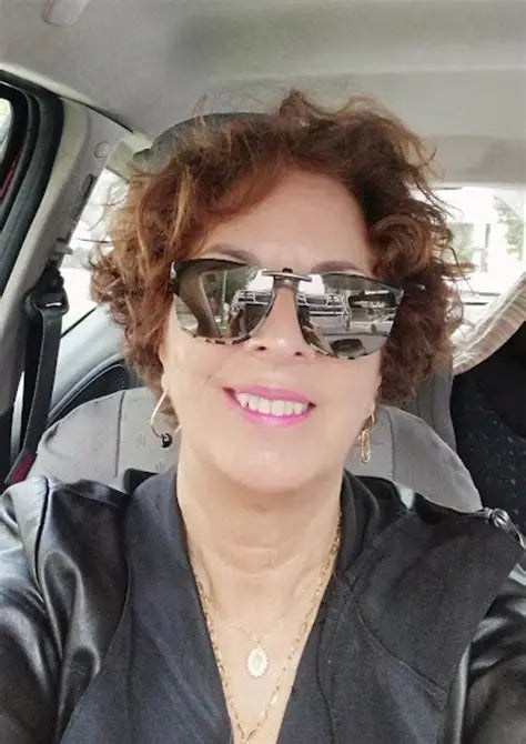 <em>Isabel R.</em>